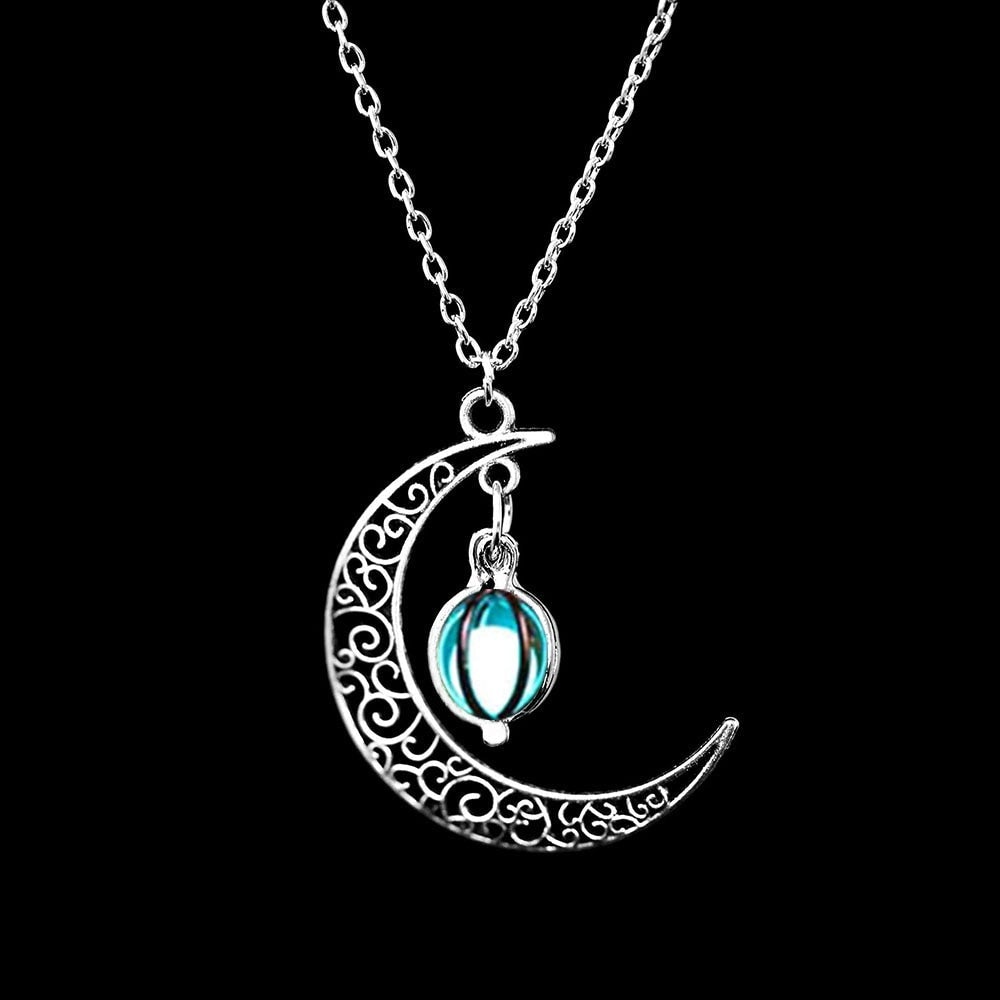 Dainty Moon Pendant Necklace