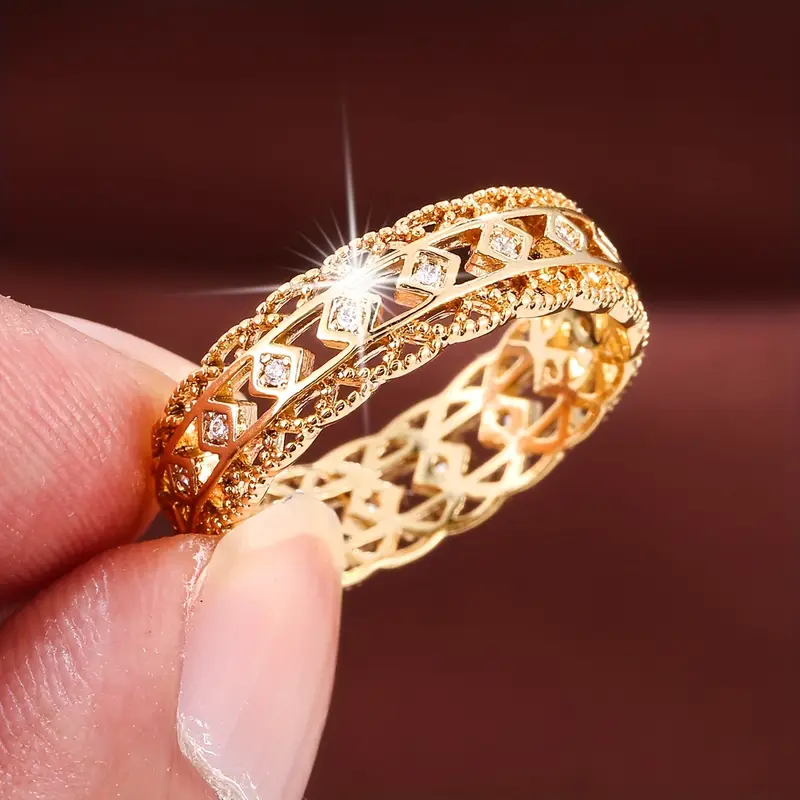 Elegant diamond vintage ring in gold