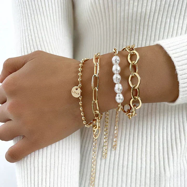 Charming pearl bracelet in gold