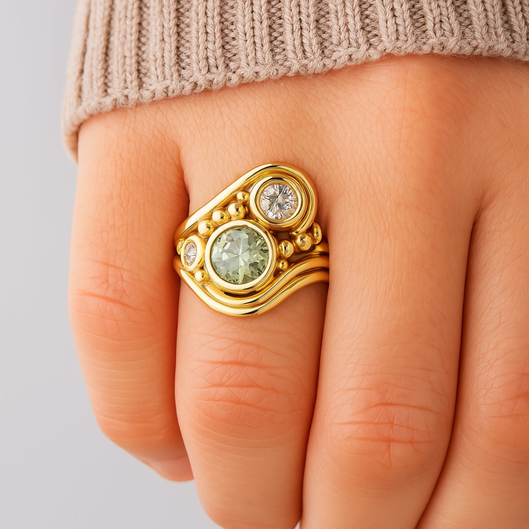 Bold green zirconia vintage ring in gold