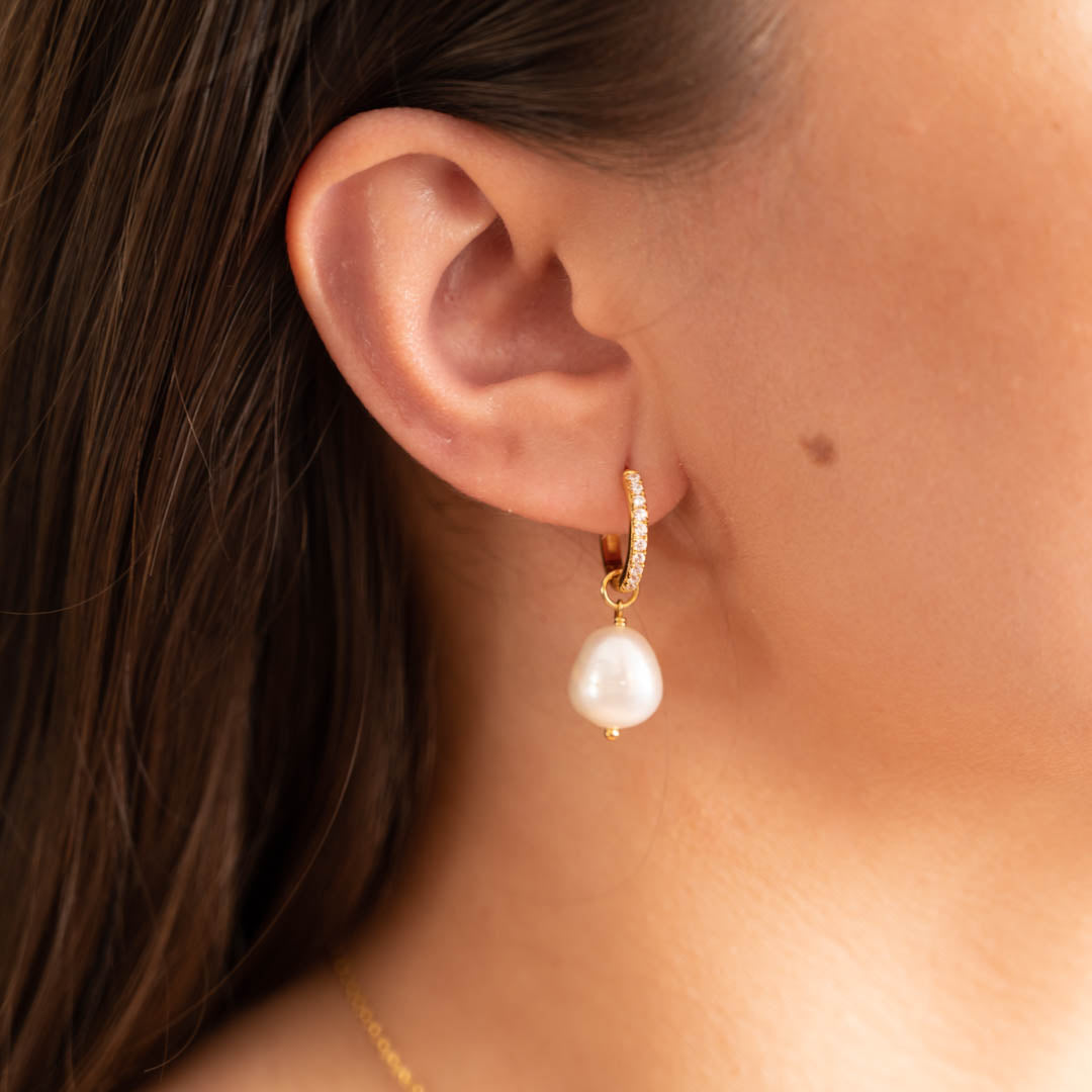 Wella Pearl Gold Zirconia Hoop Earrings