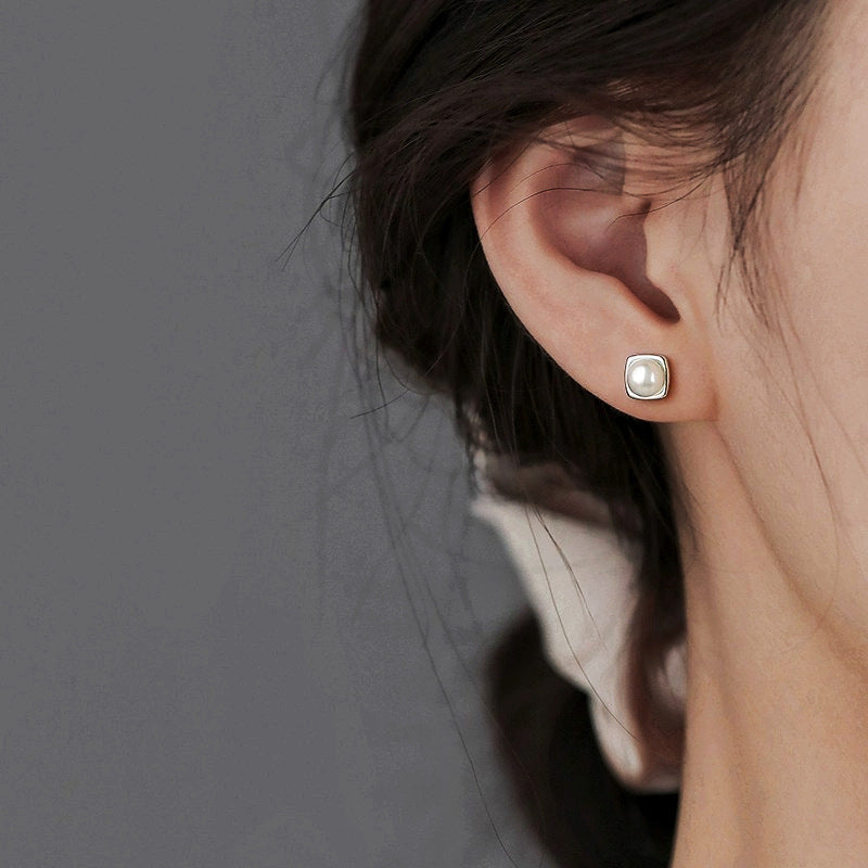 Classic pearl drop earrings