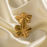 Load image into Gallery viewer, Allysa Gold Floral Earrings
