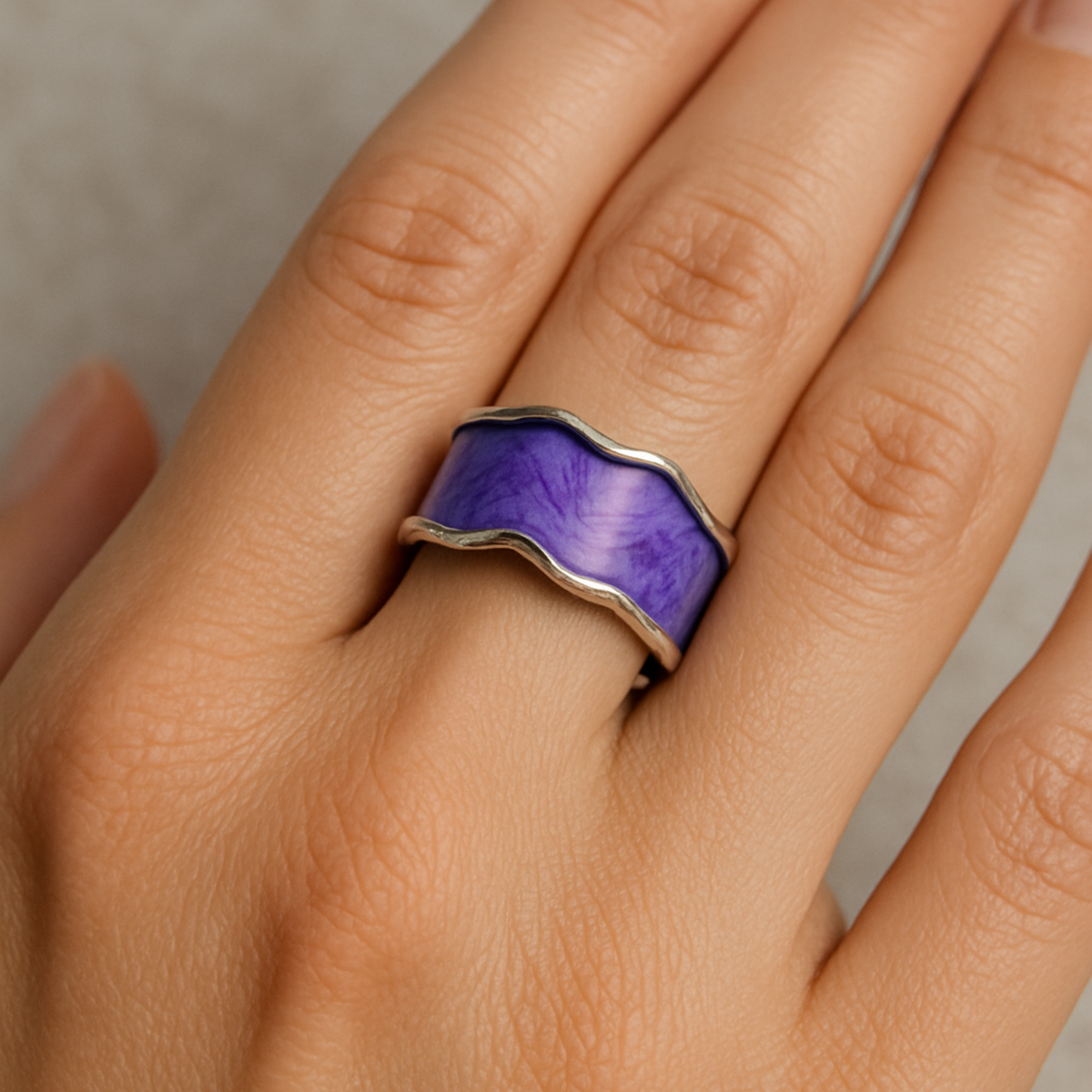 Sparkling vintage statement ring