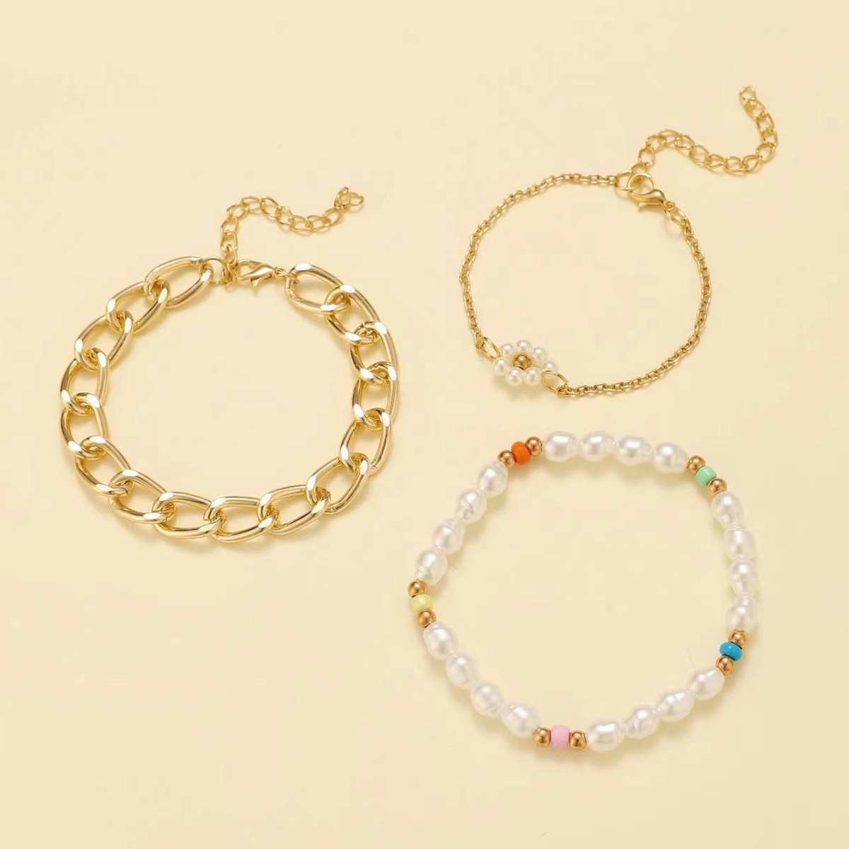 Charming pearl daisy bracelet