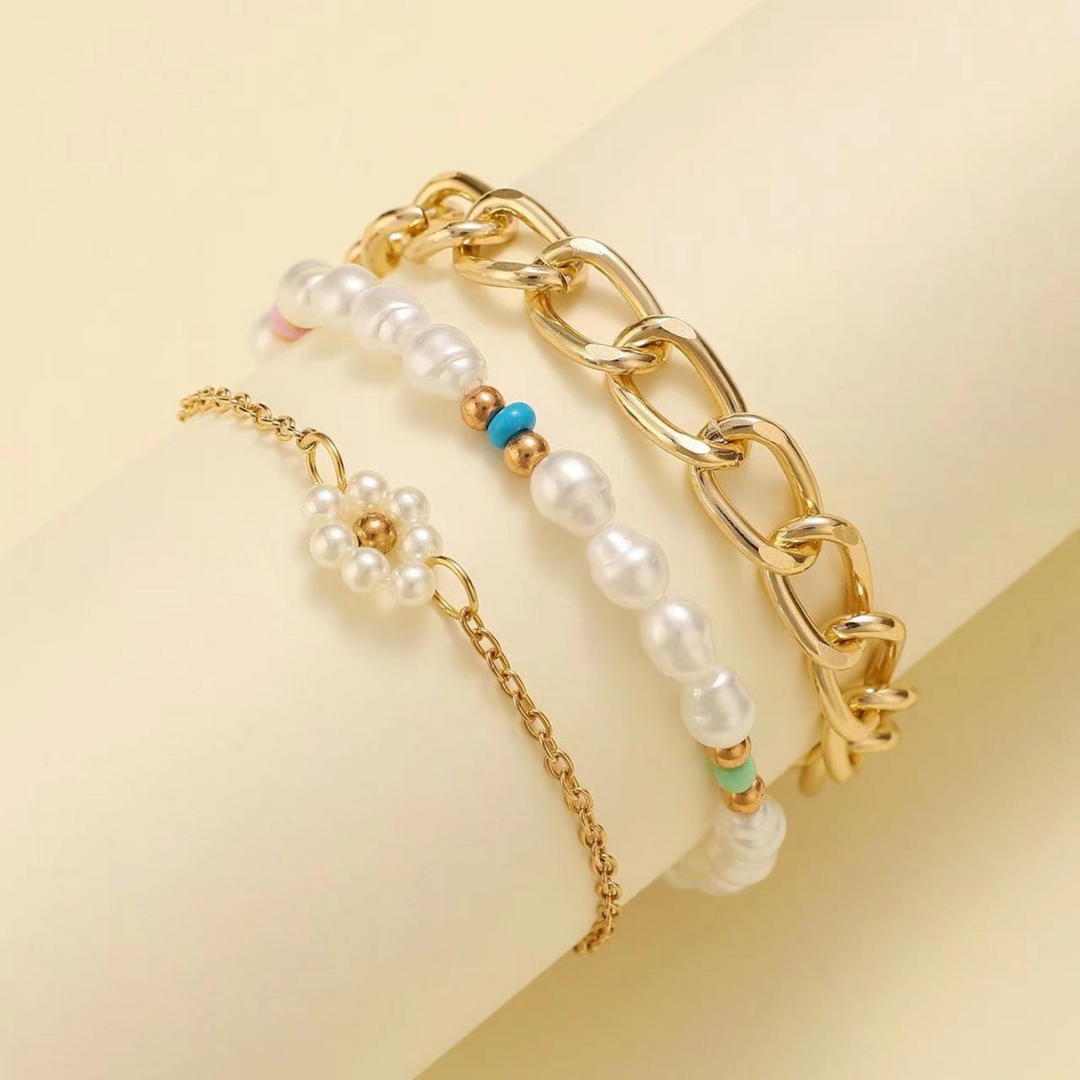 Charming Pearl Daisy Bracelet