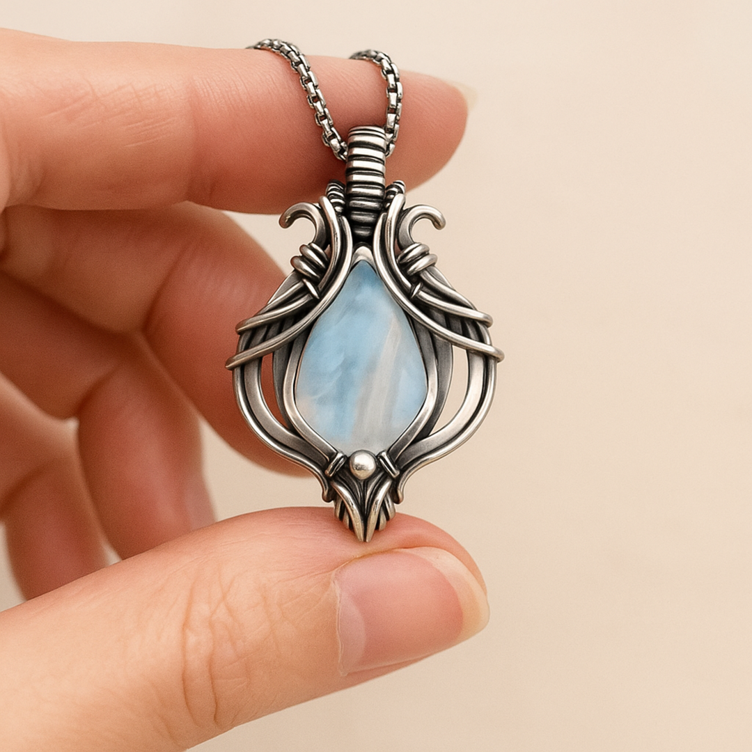 Romantic Blue Vintage Necklace in Silver