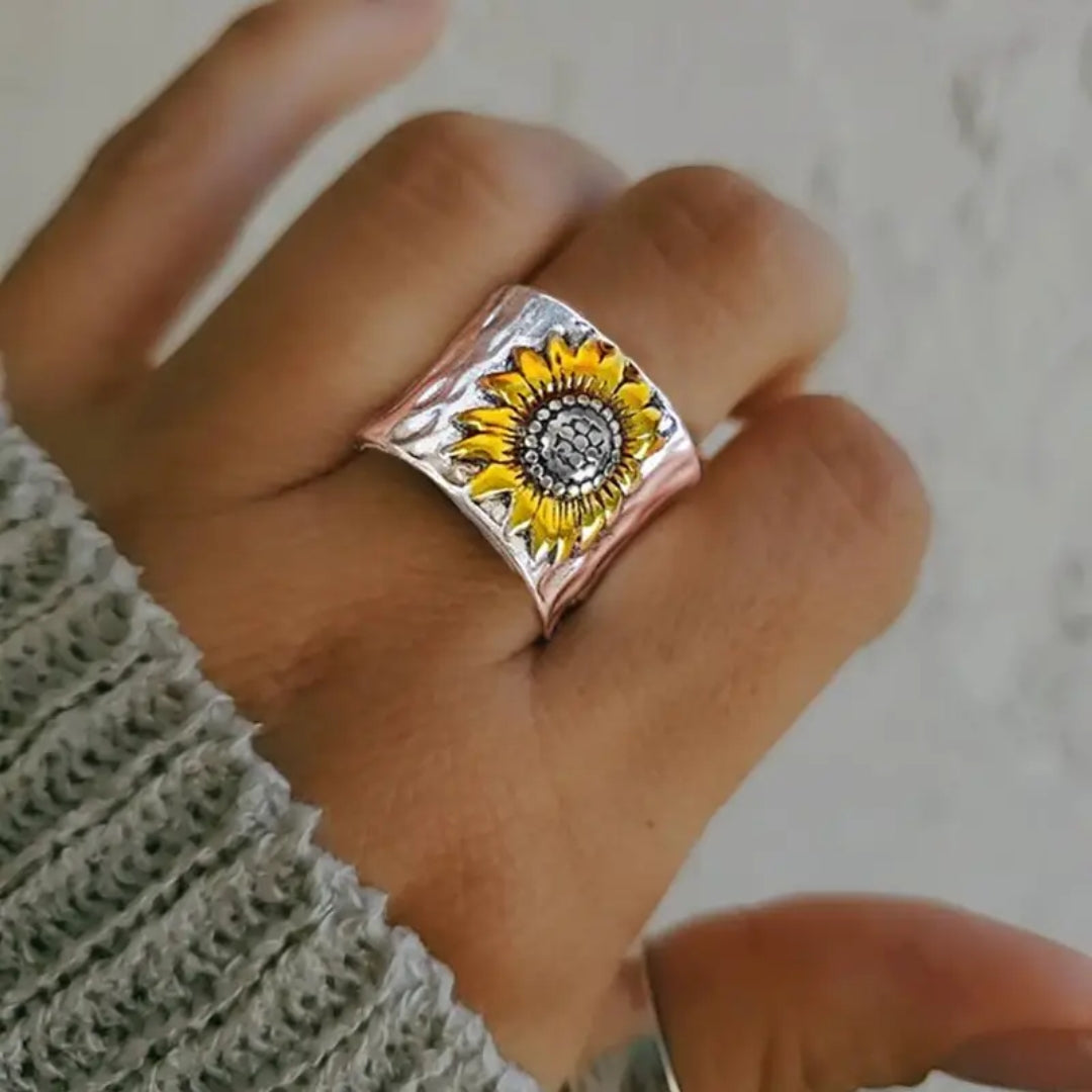 Classic Flower Statement Ring in Silver