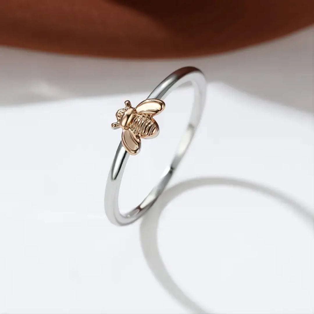 Luxurious Bee Statement Ring in Gold