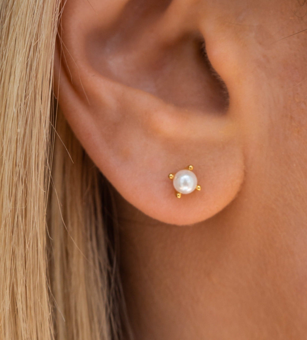 Jessi Gold Pearl Stud Earrings