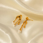 Load image into Gallery viewer, 18k Dainty Asymmetrical Melted Gold Pearl Earrings
