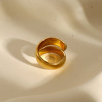 Load image into Gallery viewer, 18k Modern Wrap Around Flat Ring
