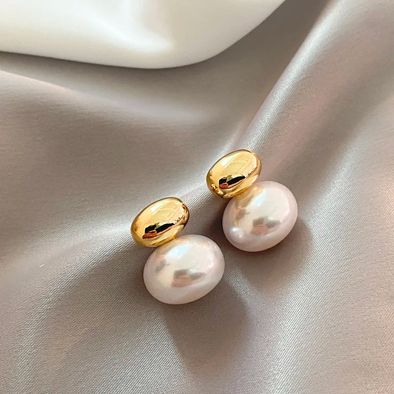 Timeless Pearl Daisy Necklace & Earrings Set