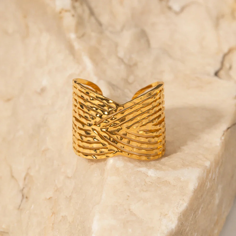 18k elegant wide triangular connect ring