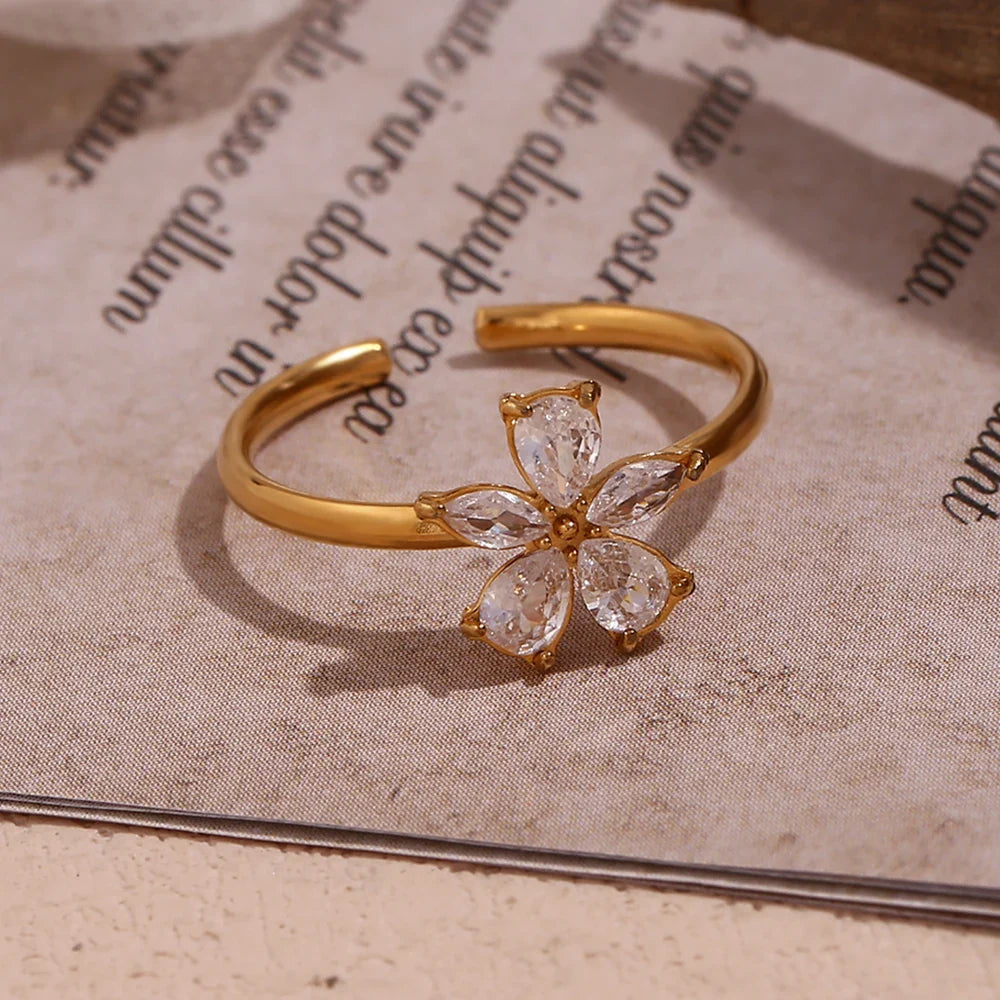 18k feminine five petal diamond ring