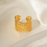 Load image into Gallery viewer, 18k Elegant Wide Triangular Connect Ring
