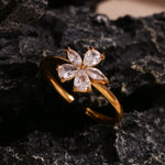 Load image into Gallery viewer, 18k Feminine Five Petal Diamond Ring
