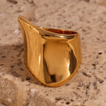 Load image into Gallery viewer, 18k Wide Waves Classy Ring
