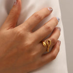 Load image into Gallery viewer, 18k Curved Elegance Ring
