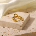 Load image into Gallery viewer, 18k Curved Elegance Ring
