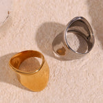 Load image into Gallery viewer, 18k Wide Waves Classy Ring
