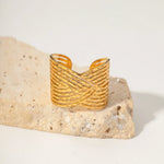 Load image into Gallery viewer, 18k Elegant Wide Triangular Connect Ring
