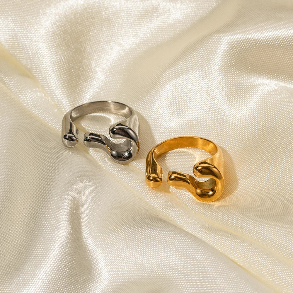 The Dainty Question Ring
