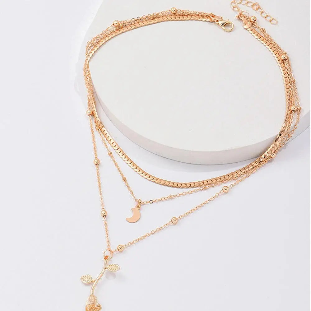 Delicate Cat Pendant Necklace in Gold