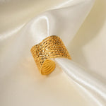 Load image into Gallery viewer, 18k Elegant Wide Triangular Connect Ring
