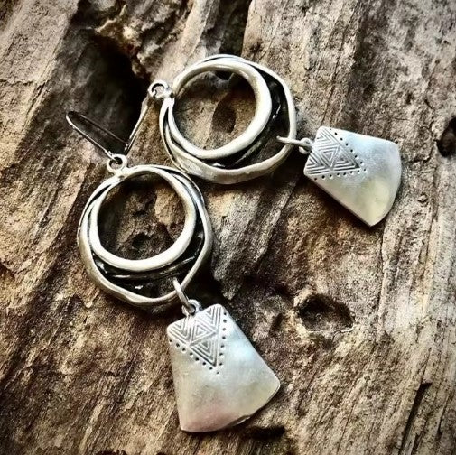 Chic Vintage Drop Earrings in Silver
