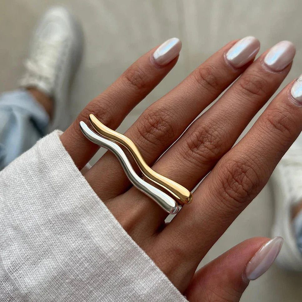Distinct Bar Ripple Ring