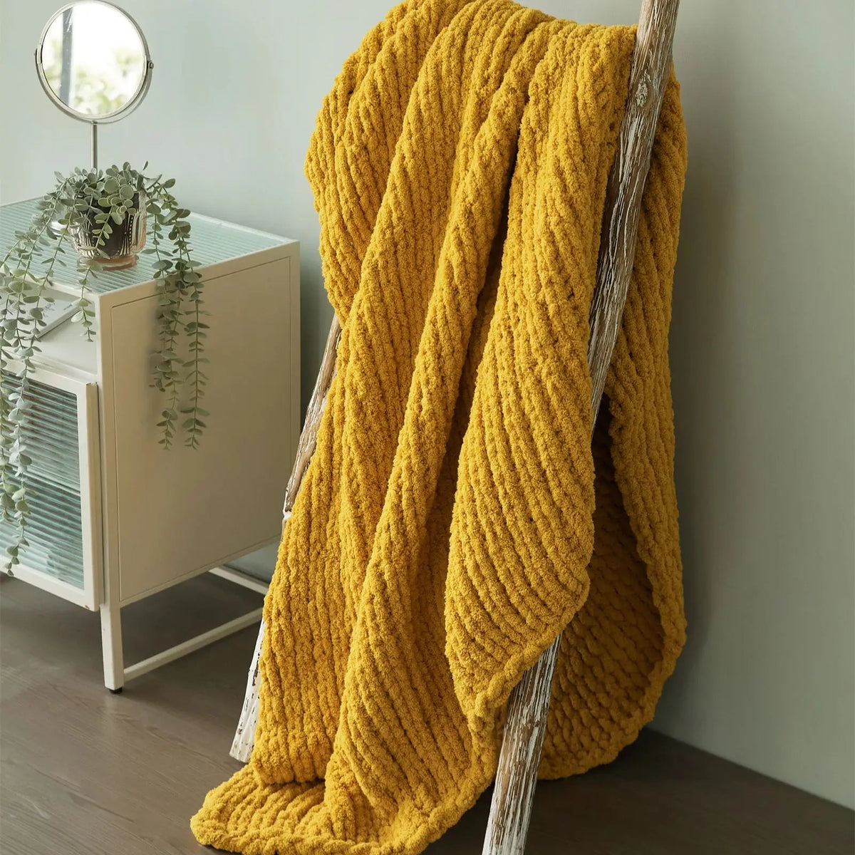 Chunky Knit Chenille - Soft &amp; Cozy Throw Blanket