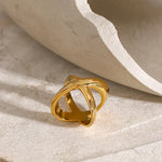 Load image into Gallery viewer, 18k Classy Crossed Intersect Ring
