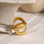 Load image into Gallery viewer, 18k Classy Crossed Intersect Ring
