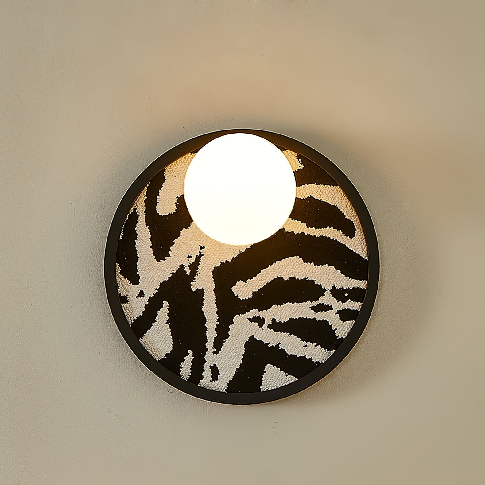 Textured Circular Frame Contemporary Wall Light
