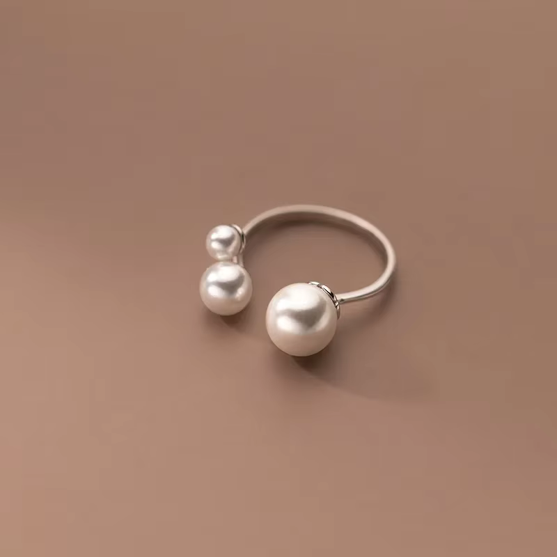 Vintage-Style Pearl Statement Ring