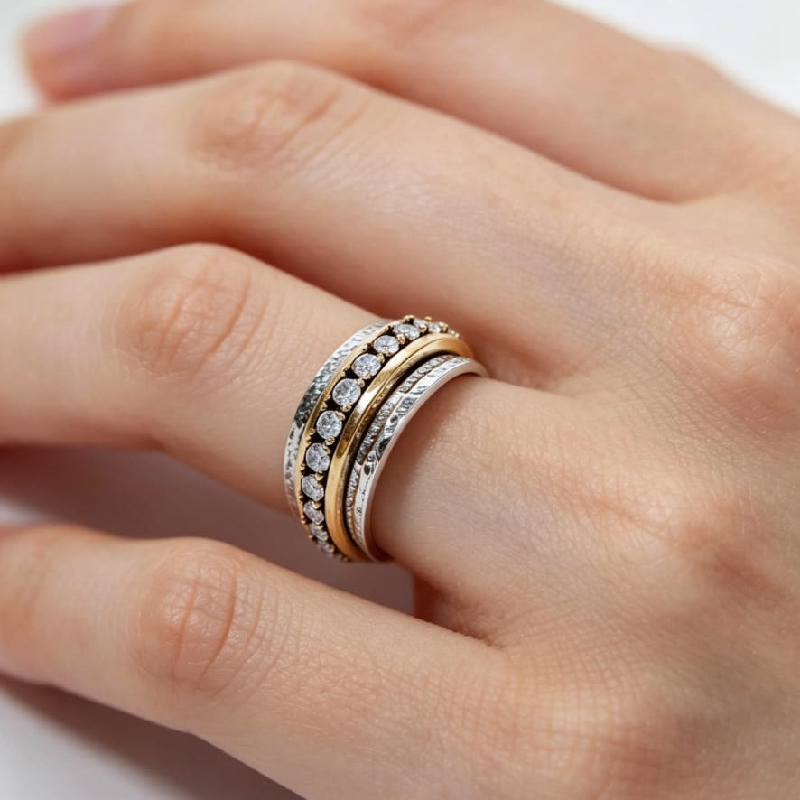 Romantic Zirconia Vintage Ring in Gold