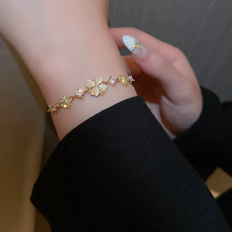 Adjustable lucky four leaf clover bracelet 892494