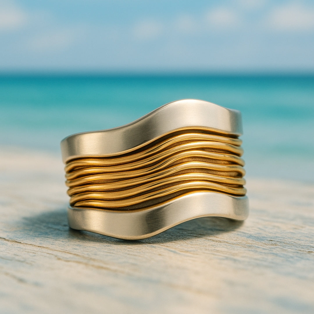 Dainty Statement Ring in Gold