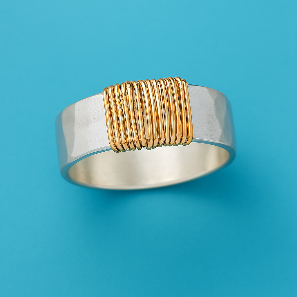 Luxurious Vintage Statement Ring in Gold
