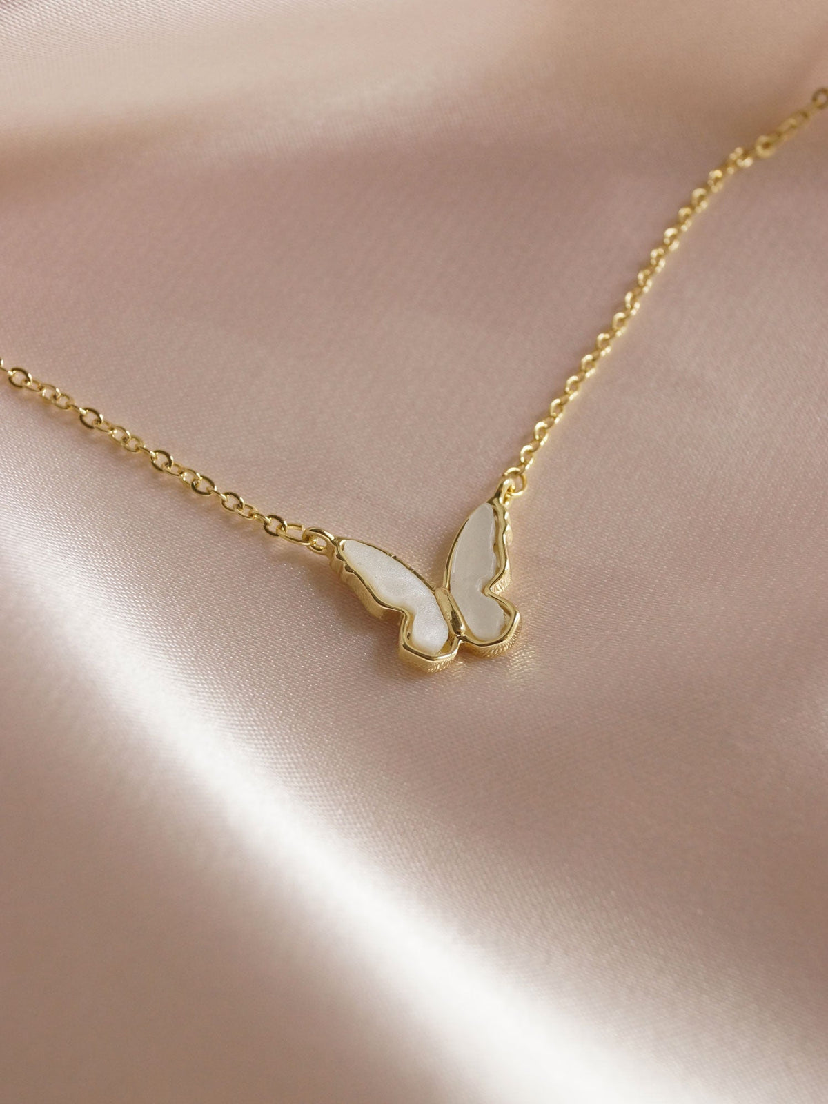 Beabell butterfly pearl necklace