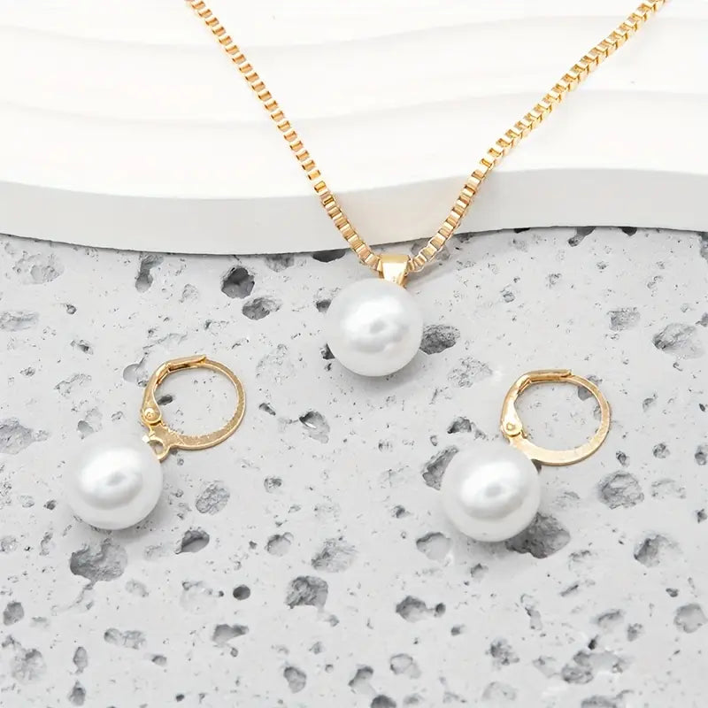Classic Pearl Jewellery Set in Gold