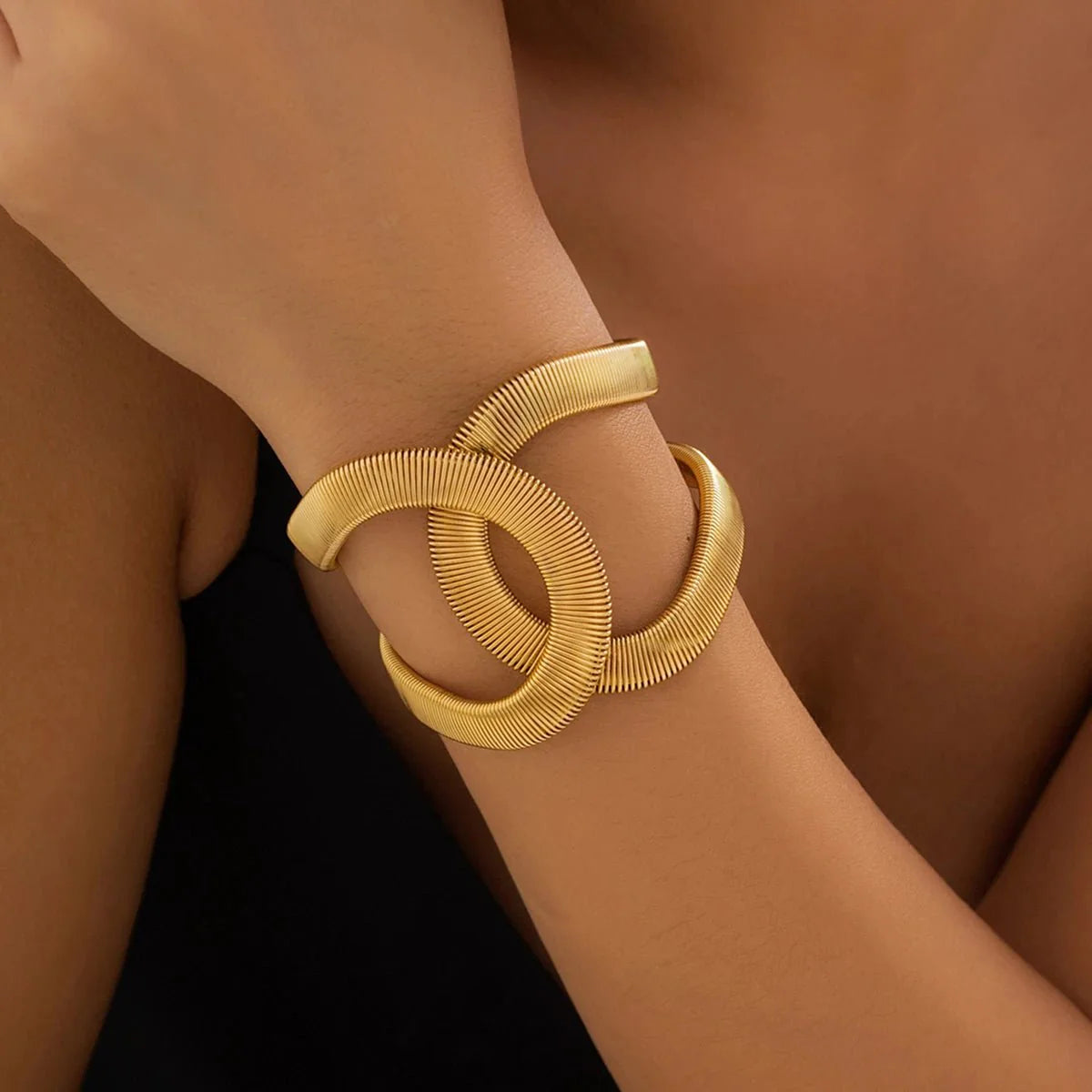 Chunky spiral cuff bracelet 849011