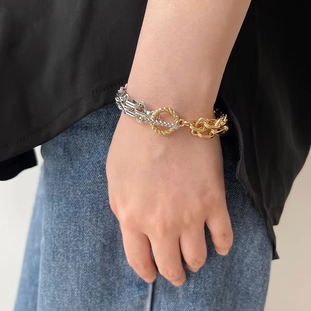 Chunky two tone textured circle clasp bracelet 586364