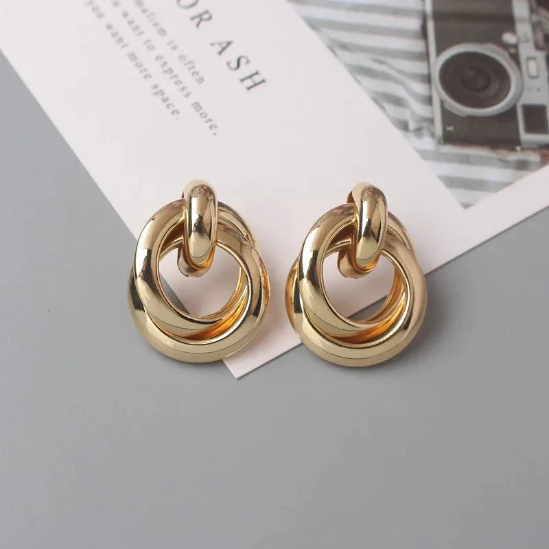 Circular geometric interwoven earrings 498674