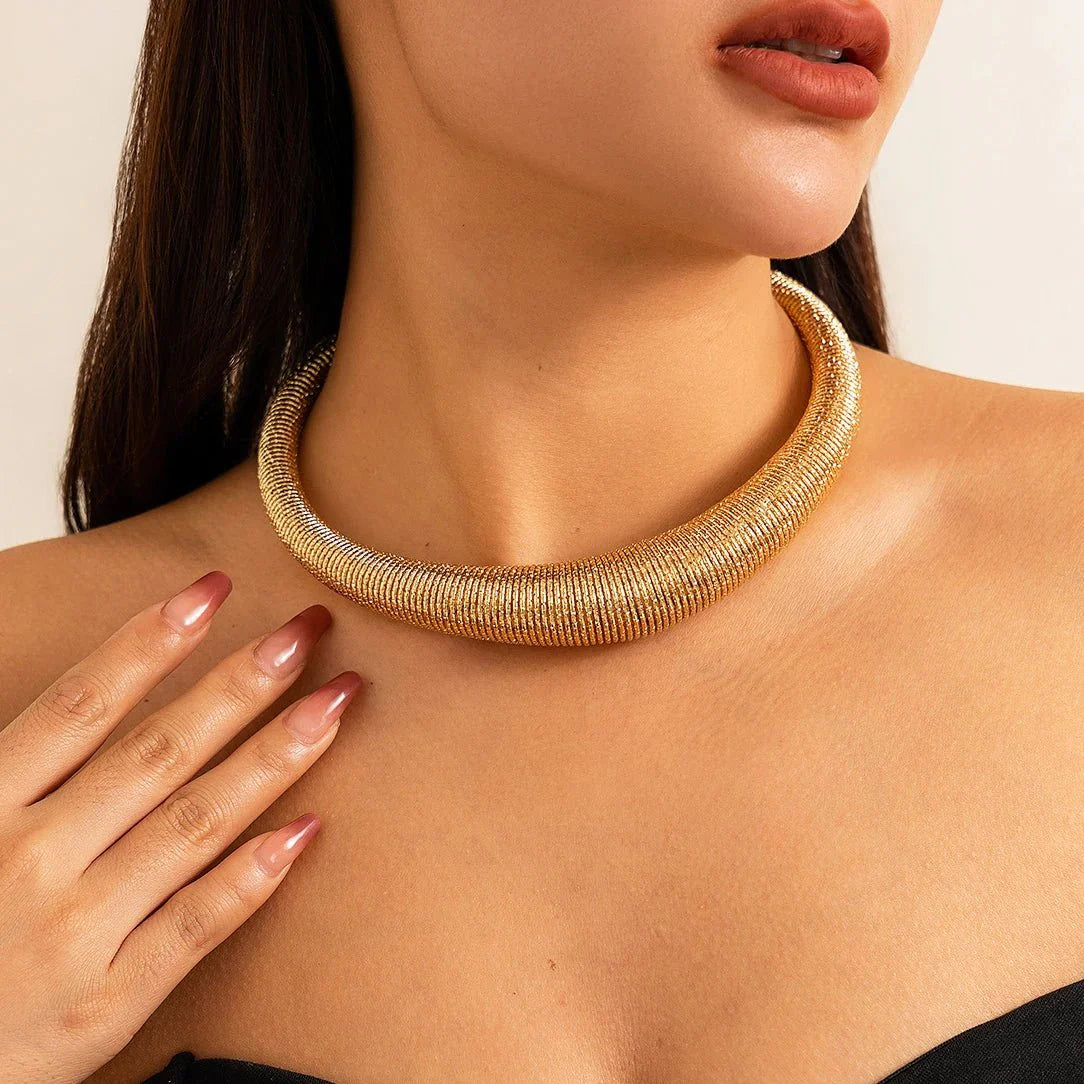 Classy chunky textured choker necklace 957162