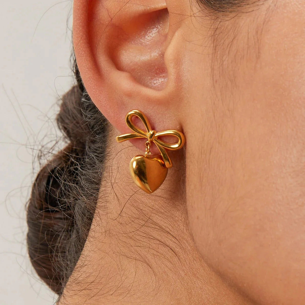 Dainty bow heart earrings 681515