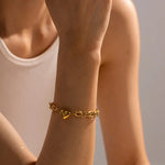 Load image into Gallery viewer, Dainty Gold Chain Link Heart Bracelet
