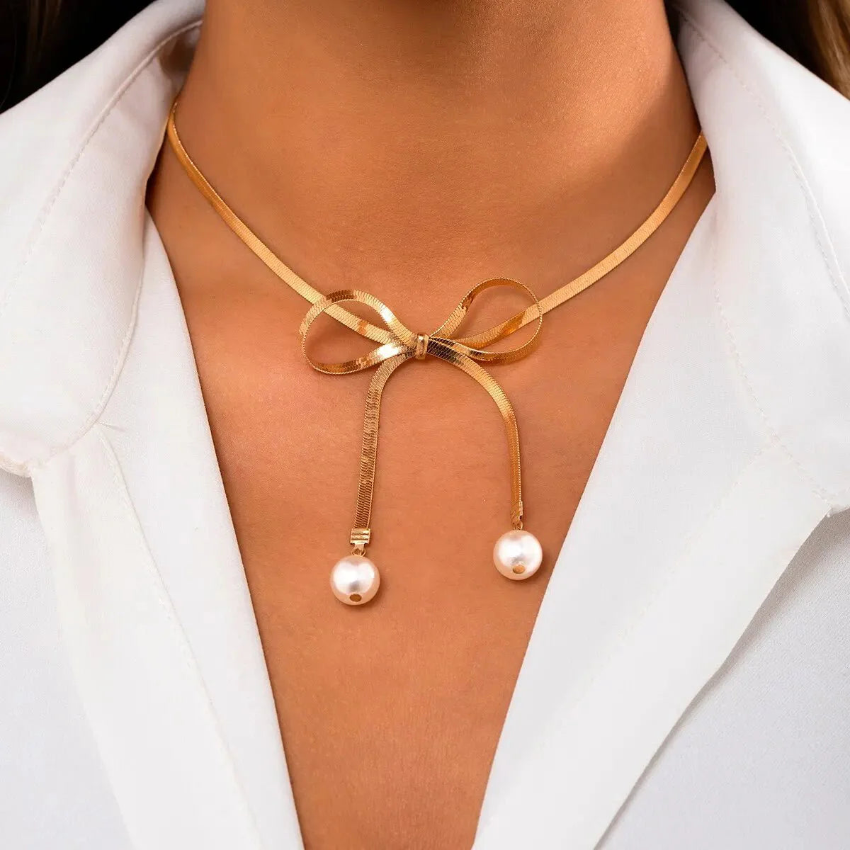 Dainty herringbone pearl bow necklace 872882