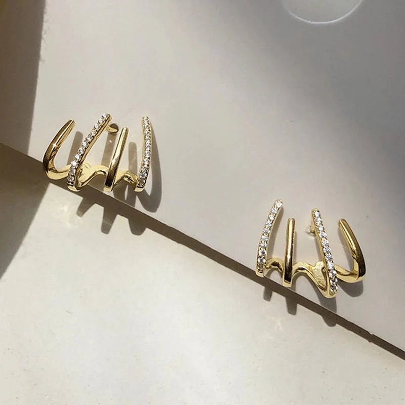 Dainty shimmering claw huggie earrings 832235